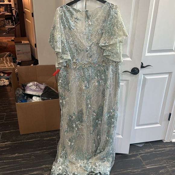 Macduggal dress - Picture 6 of 7